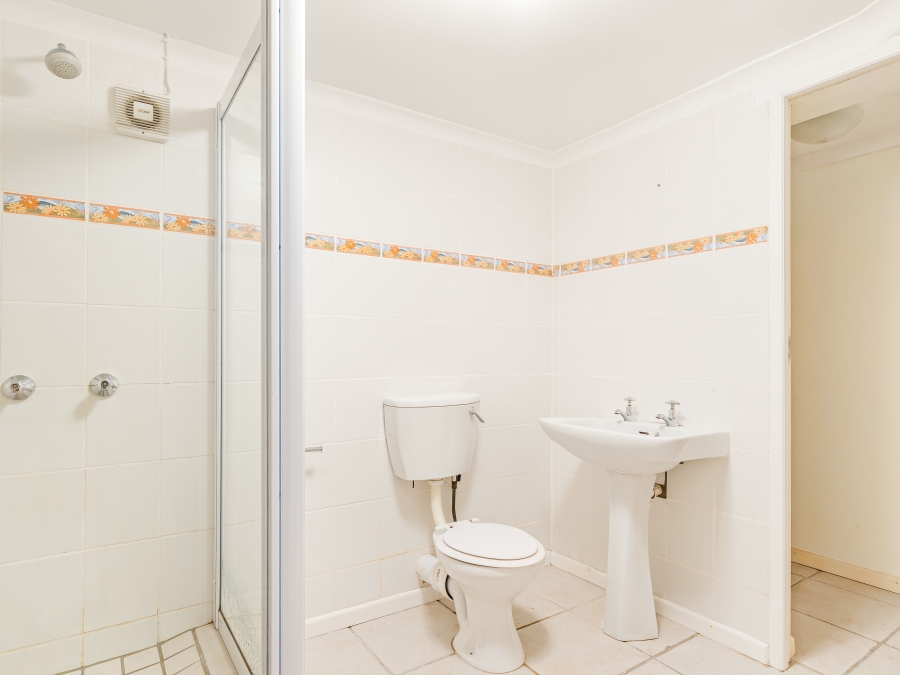 5 Bedroom Property for Sale in Leisure Isle Western Cape